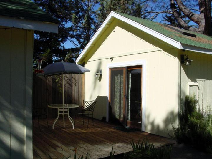 미들타운 Backyard Garden Oasis B&B 외부 사진