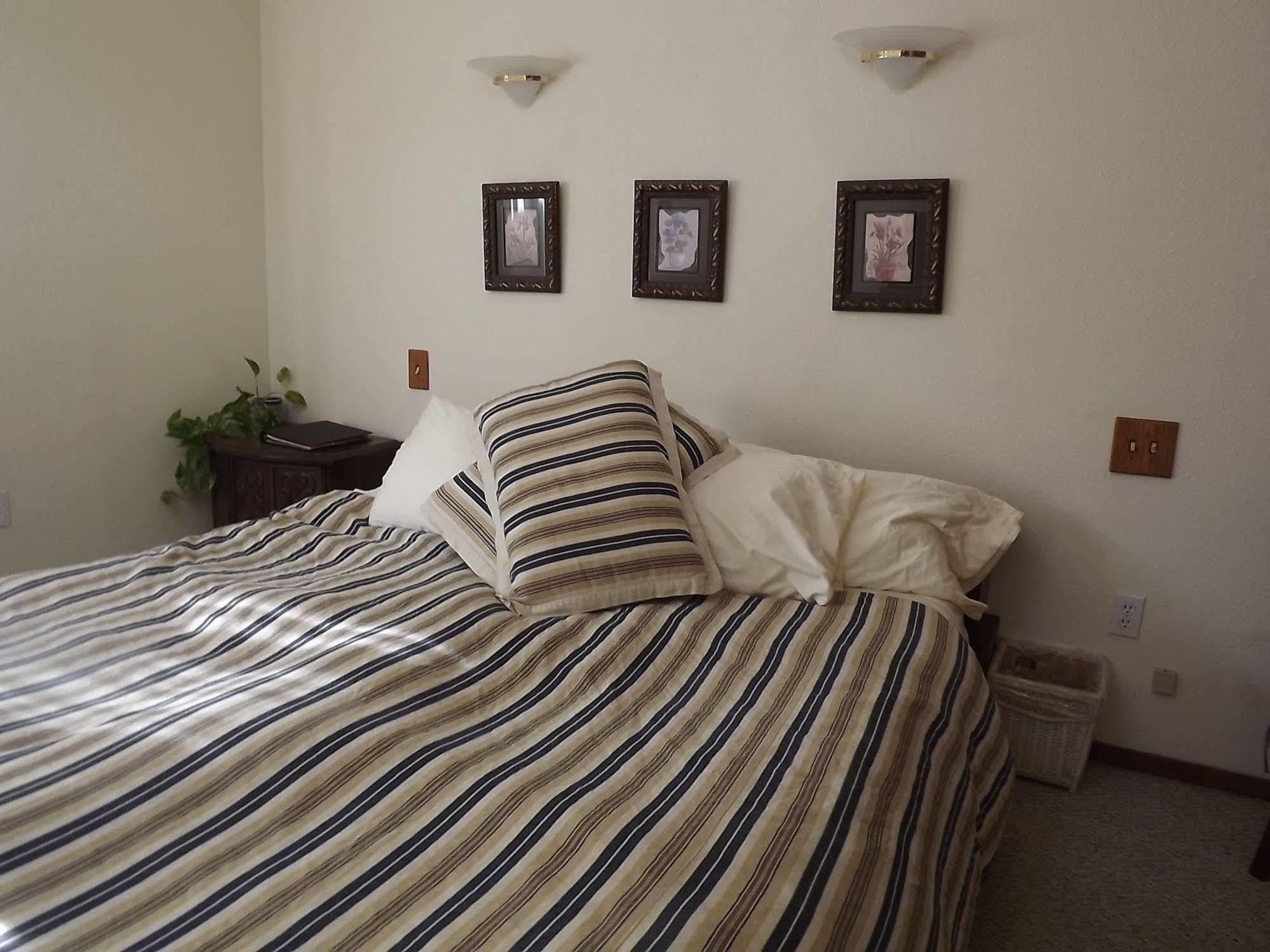 미들타운 Backyard Garden Oasis B&B 외부 사진