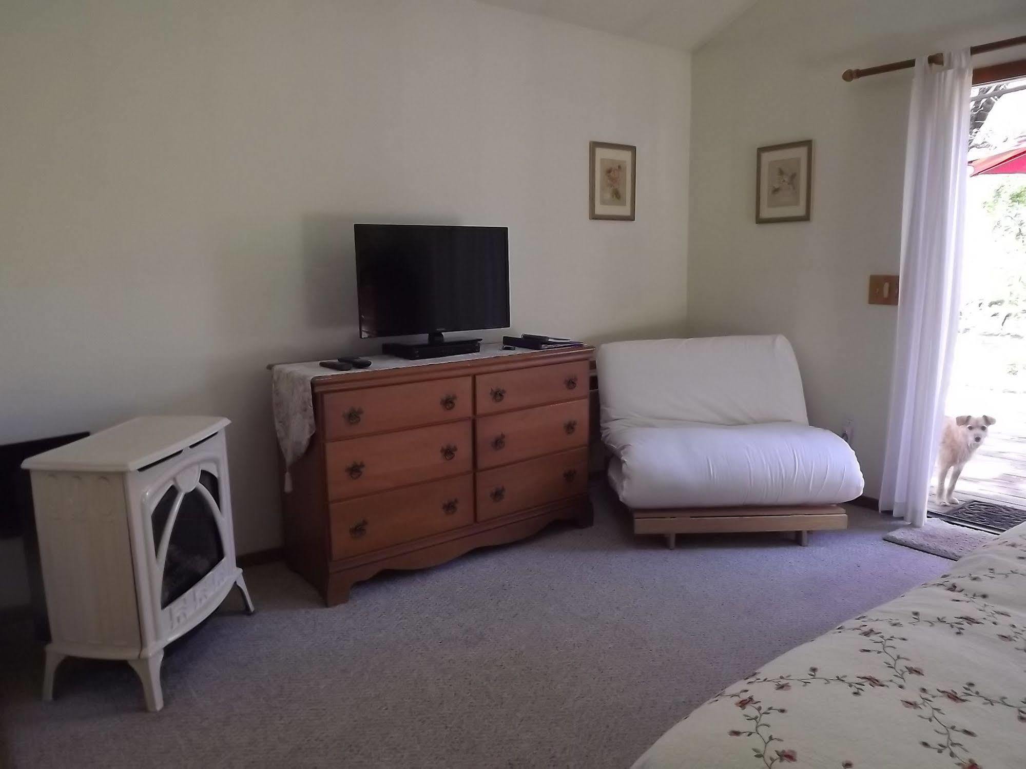 미들타운 Backyard Garden Oasis B&B 외부 사진