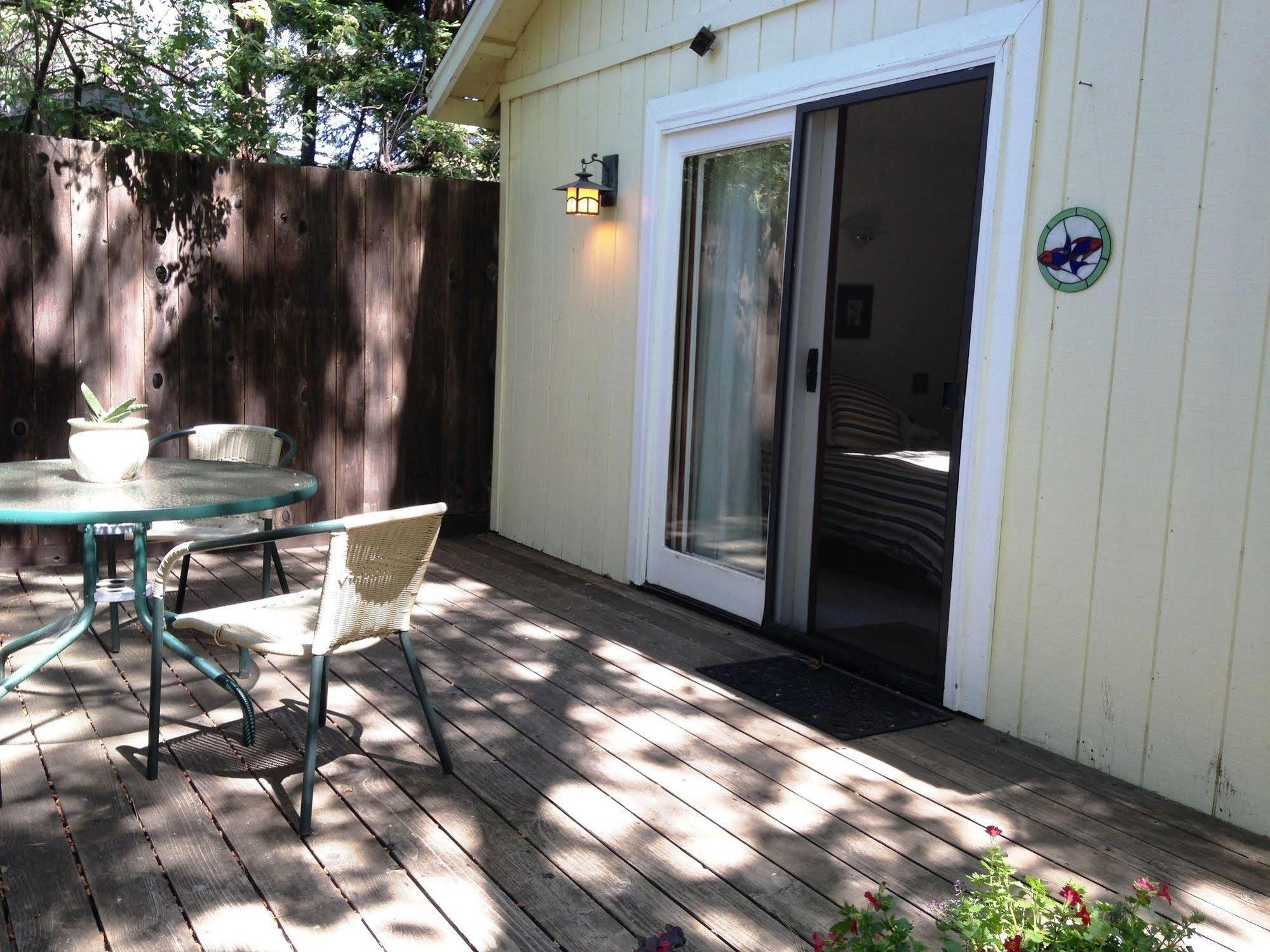 미들타운 Backyard Garden Oasis B&B 외부 사진